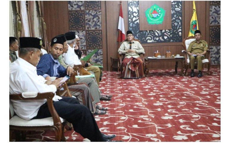 Ramadhan 1144 H Bupati Pamekasan Hibahkan 1.500 Mushaf Alqur’an 
