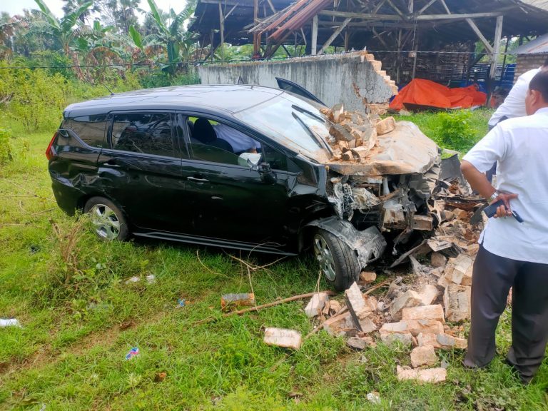 Mobil Xpander Tabrak pengendara Sayur Keliling, Korban luka ringan 