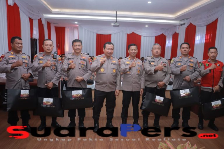 Kapolda Jatim Beri Apresiasi Kepada Sejumlah Personel Polres Jember