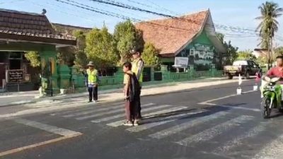 Polsek Prenduan Giat Pamtur Lalu Lintas di SDN Pragaan 1 Laok