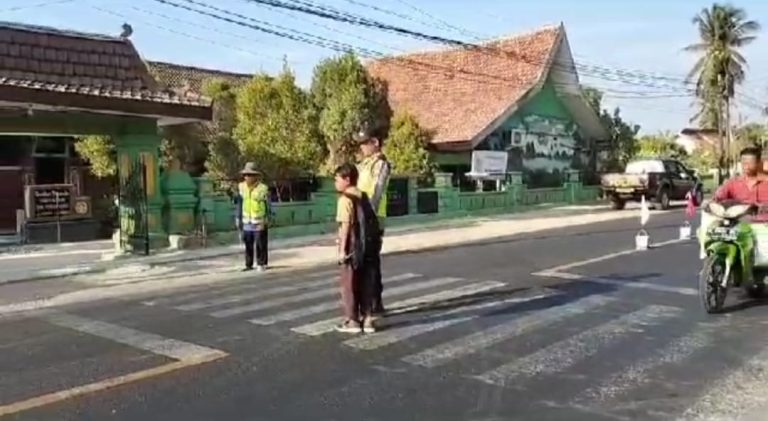 Polsek Prenduan Giat Pamtur Lalu Lintas di SDN Pragaan 1 Laok