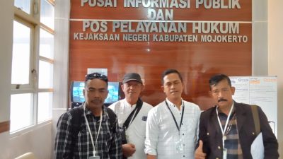 Diduga Terlibat Korupsi Dana BK Desa Sadartengah, Eks Kades Resmi Dilaporkan ke Kejari Kabupaten Mojokerto.