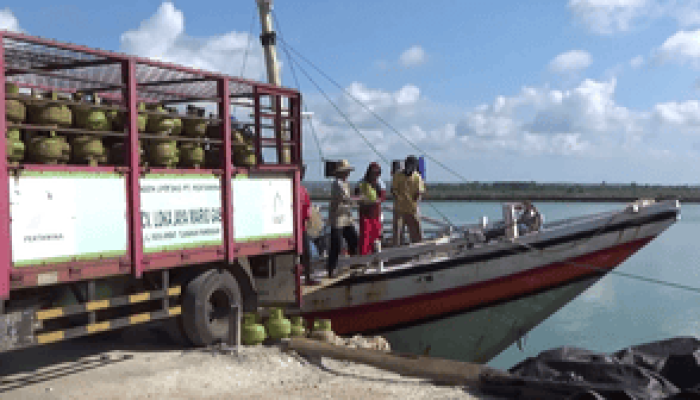 Masyarakat Kepulauan Sumenep, Keluhkan Langkanya Gas Elpiji Serta Harga Yang Melambung Tinggi.