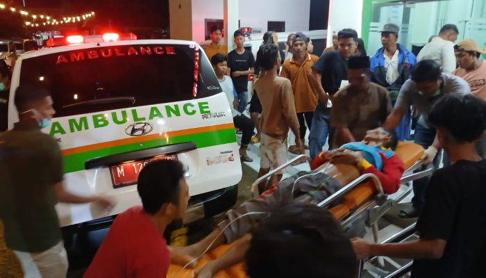 Pagar Pembatas Roboh di Final Kerapan Sapi “Pakar Sakera”, Empat Penonton Terluka