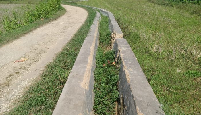 Anggaran Ratusan Juta Menguap, Irigasi di Kecer Tak Sampai Setahun Sudah Retak