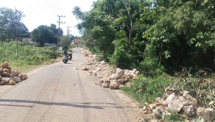 Pelebaran Jalan Matanair Pakondeng Tak Tuntas, Publik Pertanyakan Pencairan Anggaran