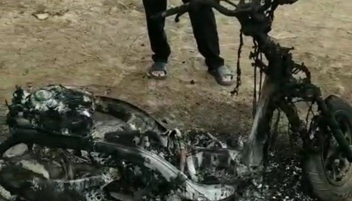 BREAKING NEWS: Motor Matic Diduga Dibakar di Pantai Lombang Sumenep, Motif Perselingkuhan Masih Didalami