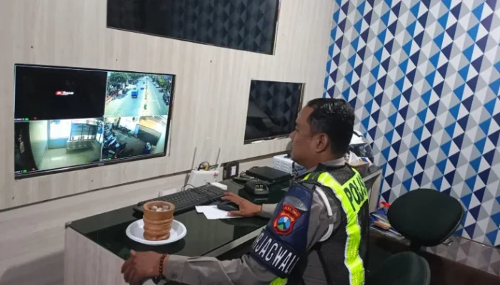 Pantau Arus Lalin Lewat TMC, Satlantas Polresta Sumenep Pastikan Lalu Lintas Aman
